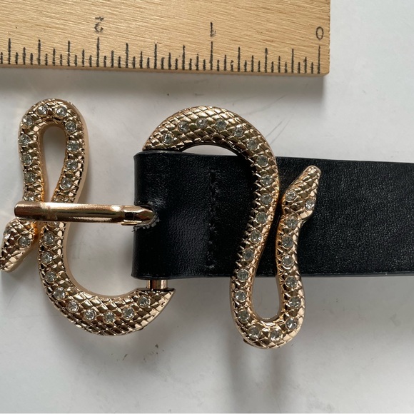 Faux leather rhinestone snake buckle belt - Picture 3 of 8